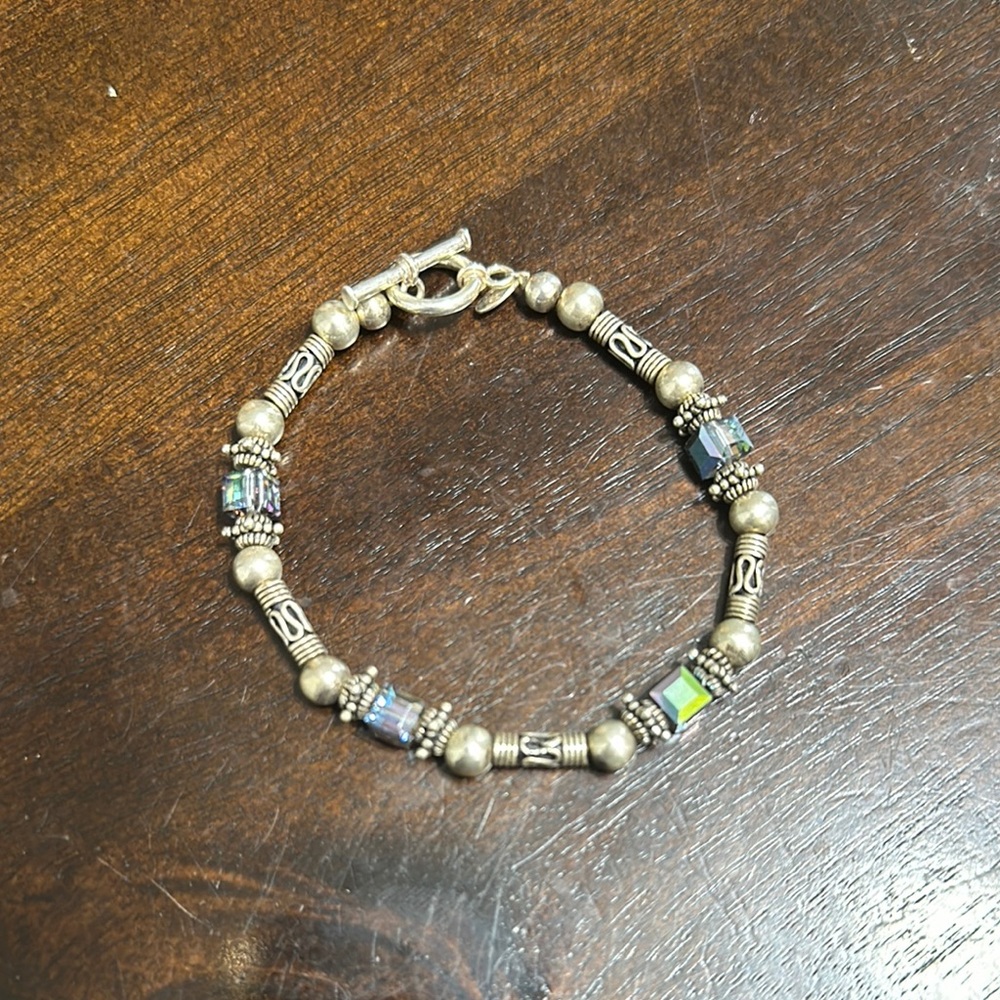 Vintage Silpada Sterling Silver and Swarovski Crystal
Bead Bracelet B0912